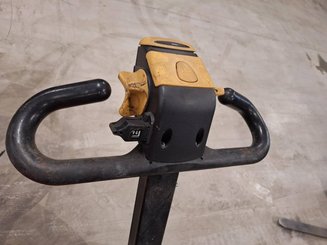 Pedestrian pallet stacker Caterpillar NSP16N
