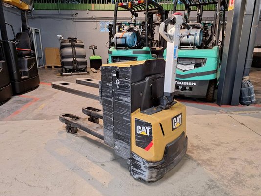 Pedestrian pallet truck Caterpillar NPP20N2E - 1