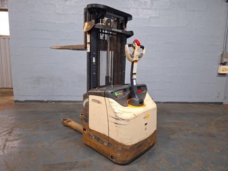 Pedestrian pallet stacker Crown ES4000-1.2