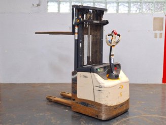 Pedestrian pallet stacker Crown ES4000-1.2