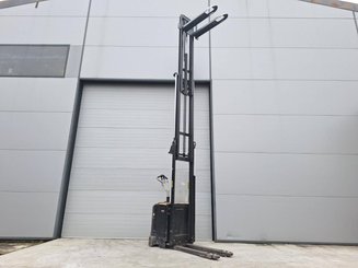 Pedestrian pallet stacker Caterpillar NSV16Ni