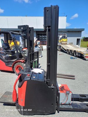 Stacker truck with folding platform Hangcha CDD12-AZ3S-L - 1