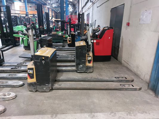 Pedestrian pallet truck Caterpillar NPP20N2 - 1