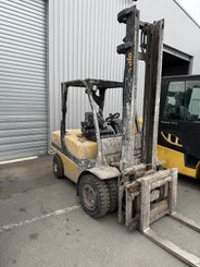 Four wheel front forklift Yale GDP35VX - 1