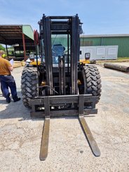 All-terrain forklift JCB 940-2