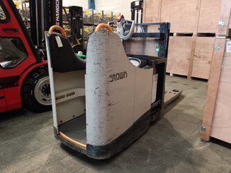 Pedestrian pallet stacker Crown DT3040 2.0