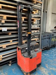 Pedestrian pallet stacker STILL EGV14 - 1