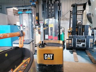 Pedestrian pallet stacker Caterpillar NSP16N