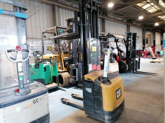 Pedestrian pallet stacker Caterpillar NSP16N