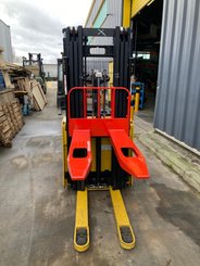 Pallet stacker Yale MS12X