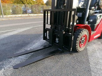 Four wheel front forklift Hangcha XF25G