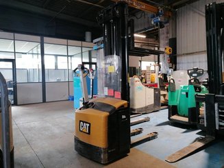 Pedestrian pallet stacker Caterpillar NSP16N