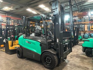Four wheel front forklift Mitsubishi FB55NH