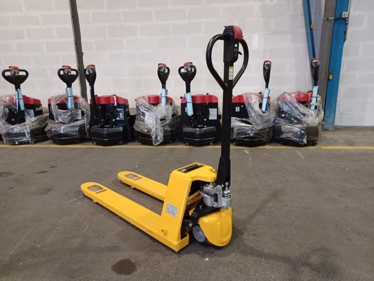 Pedestrian pallet truck Microlift P15SE - 1