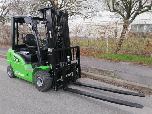 Four wheel counterbalanced forklift - XC30i