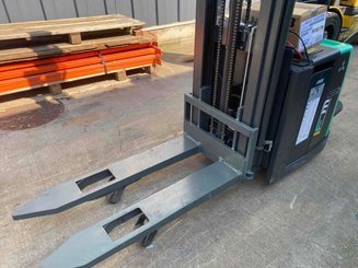Stacker truck with folding platform Mitsubishi SBV12P
