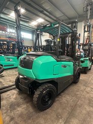 Four wheel front forklift Mitsubishi FB55NH