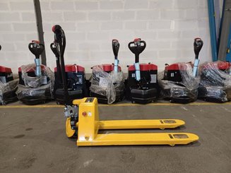Pedestrian pallet truck Microlift P15SE