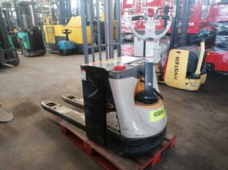 Pedestrian pallet truck Crown WP3080 - 1