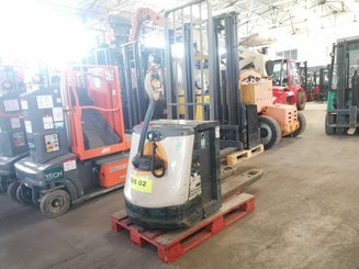 Pedestrian pallet truck Crown WP3080 - 1