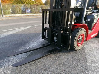 Four wheel front forklift Hangcha XF25G - 14