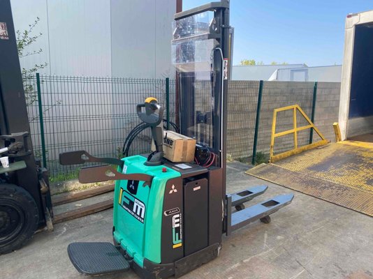 Stacker truck with folding platform Mitsubishi SBV12P - 1