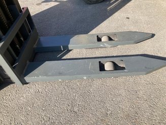 Stacker truck with folding platform Mitsubishi SBV12P