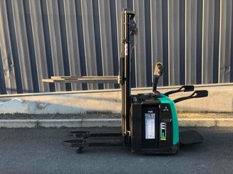 Stacker truck with folding platform Mitsubishi SBV12P