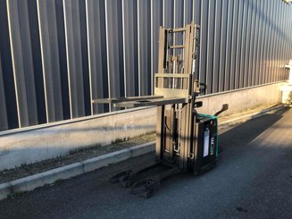 Stacker truck with folding platform Mitsubishi SBV12P