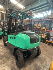 Four wheel front forklift Mitsubishi FB55NH - 7
