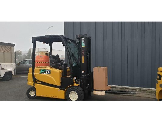 Electric forklift truck Yale ERP30VL - 1