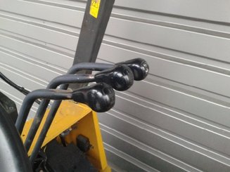 Four wheel front forklift Caterpillar GC40K - 2