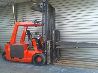 Four wheel front forklift Mora EP105RK