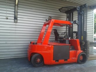 Four wheel front forklift Mora EP105RK