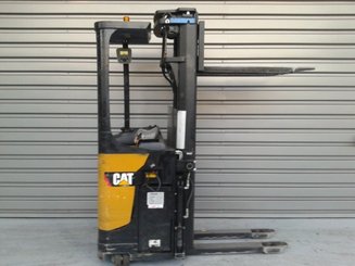 Stand-on pallet stacker Caterpillar NSR20N