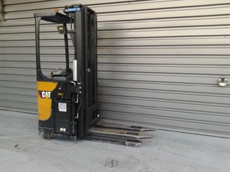 Stand-on pallet stacker Caterpillar NSR20N