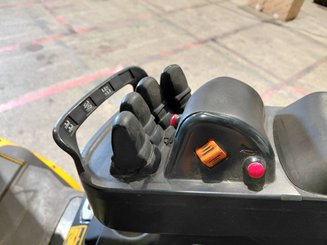 Four wheel front forklift Hyundai 45B9