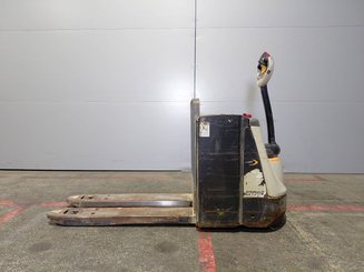 Pedestrian pallet truck Crown WP3080 - 5