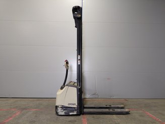 Pedestrian pallet stacker Crown WF3000 1.2 - 4
