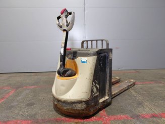 Pedestrian pallet truck Crown WP3080 - 3