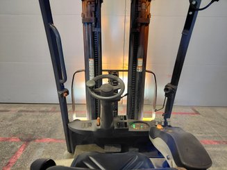 Four wheel front forklift Crown SCF6040-18 - 7