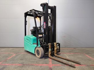 Three wheel front forklift Yale ERP15VTSWB - 1