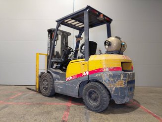 Four wheel front forklift TCM FHG30 - 2