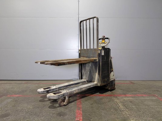 Pedestrian pallet truck Crown WP3080 - 1