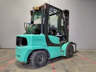 Four wheel front forklift Yale GLP35 - 3
