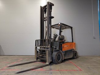 Four wheel front forklift Doosan B50X-7