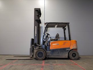 Four wheel front forklift Doosan B50X-7