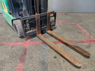Three wheel front forklift Yale ERP16 ATF