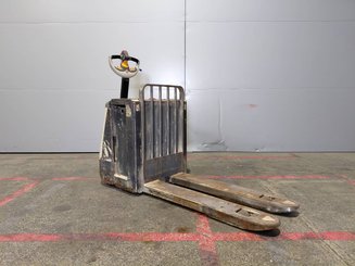 Pedestrian pallet truck Crown WP3080 - 2