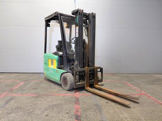 Three wheel front forklift Yale ERP16 ATF